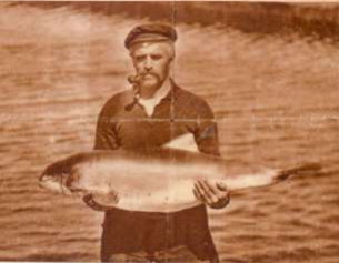 Op donderdag 30 mei 1929 vangt mijn opa Jurjen Pieter Bakker, wonende te Hongerige Wolf, 300 meter vanaf de Reidertil in de Gemeente Finsterwolde, op de Dollard deze volwassen bruinvis in één van zijn uitstaande netten.